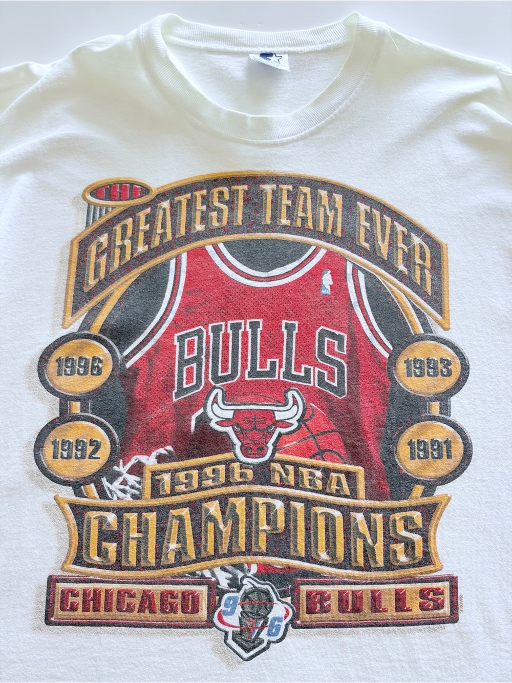 Chicago Bulls 1996 NBA Champions Graphic Tee - White/Red Greatest Team Ever LG